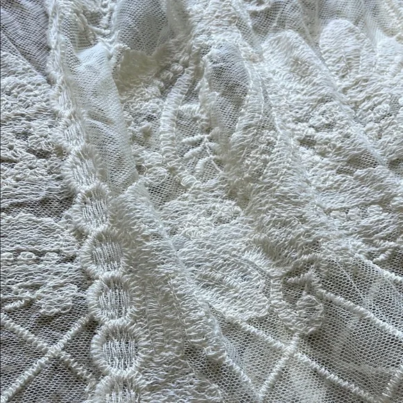 Elegant Lace Kimono Cardigan - Picture 5 of 10